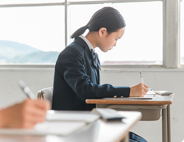 中学生の学習風景